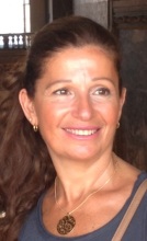 Photo portrait de Carine Guiterrez, enseignante de yoga Iyengar à Nanterre